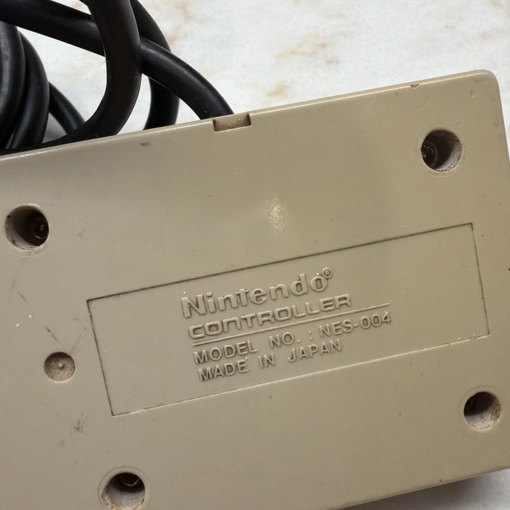 Nintendo 1985 Controller‎ Original NES-0044 Button Layout Propietary Connector